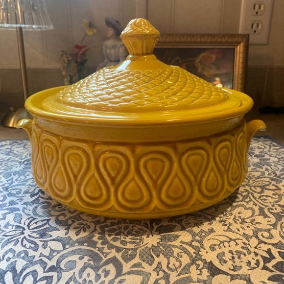 Vintage California Pottery Mustard Casserole Dish/Soup Tureen/ Serving Dish - Picture 2 of 11